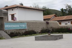 Ciudad del conocimiento Yachay, provincia de Imbabura, Ecuador, obra emblemática del gobierno de Rafael Correa. Foto: ALAI  yachay entrada custom